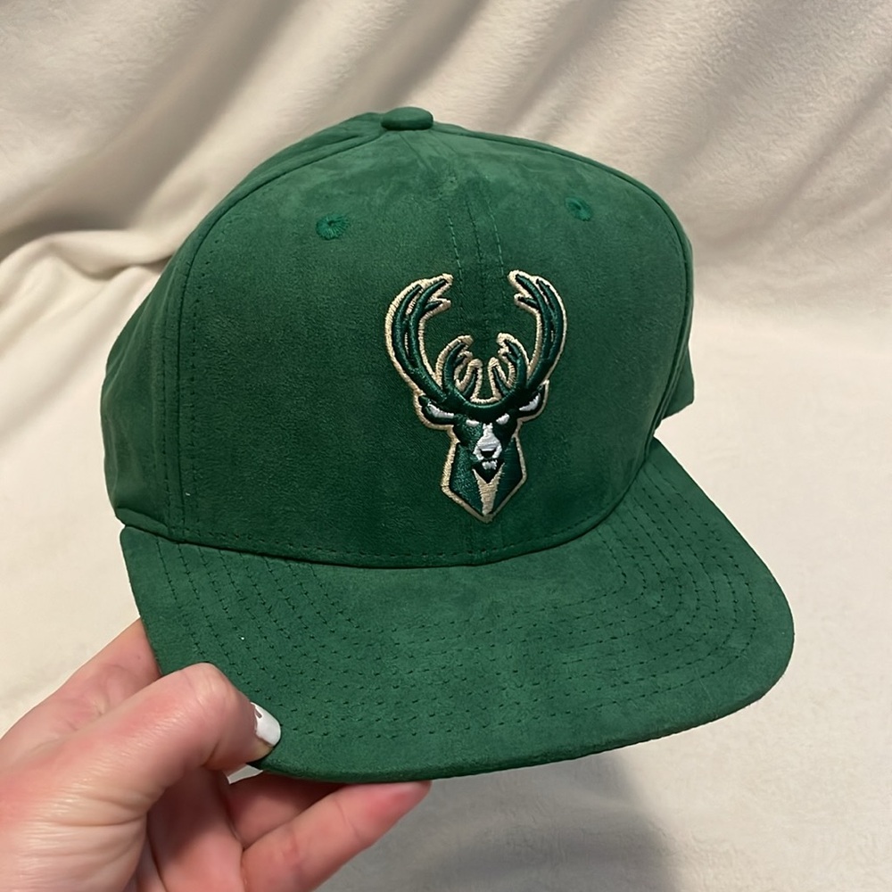Milwaukee Bucks Mitchell & Ness Green Snapback Hat - Picture 3 of 6